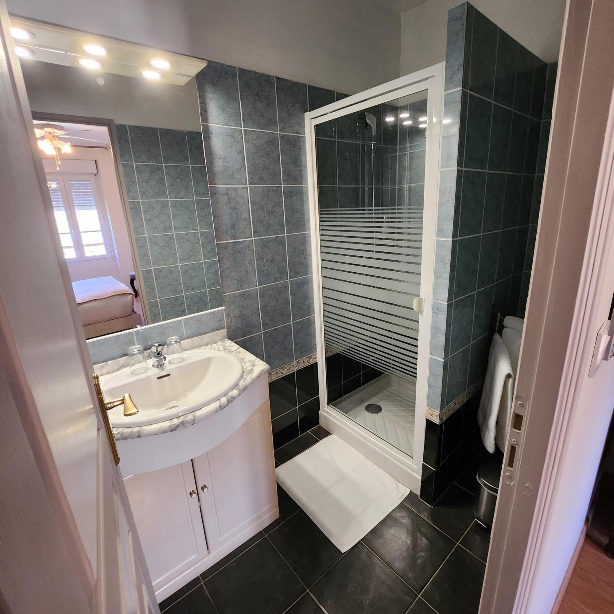 Hotel La Tour Perrier Eyrans-de Soudiac Kültér fotó