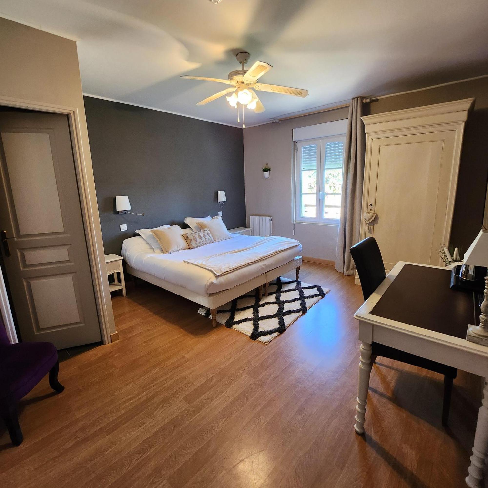 Hotel La Tour Perrier Eyrans-de Soudiac Kültér fotó